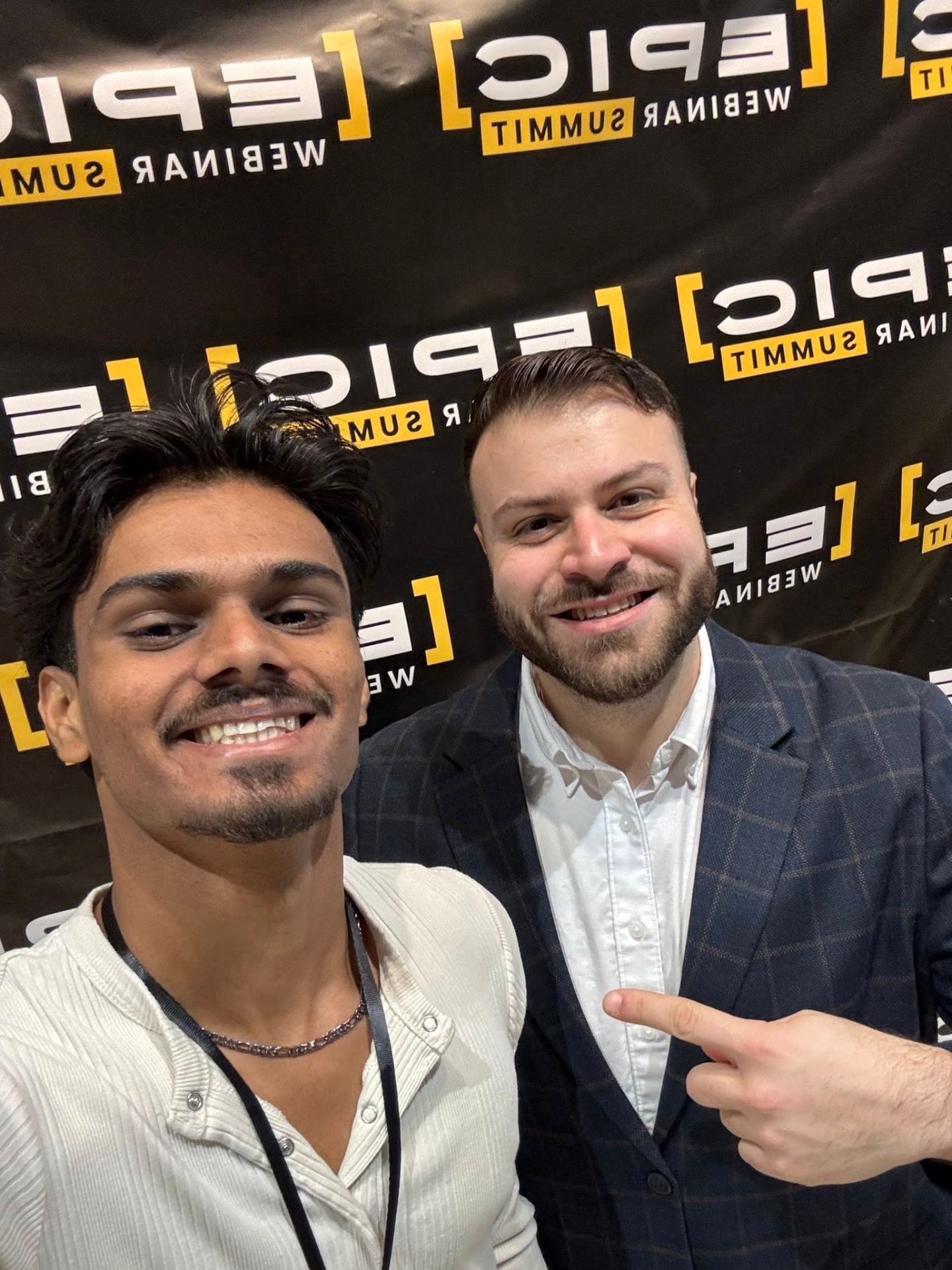 Stefan selfie with attendee
